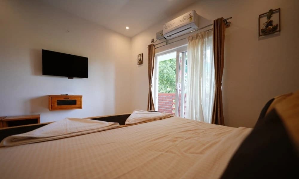 Nirvana Room AC w/ Balcony